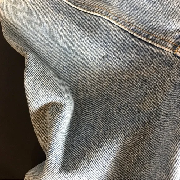 Calvin Klein Men's Light wash Trucker Denim Jacket Never worn like New! - Picture 9 of 10